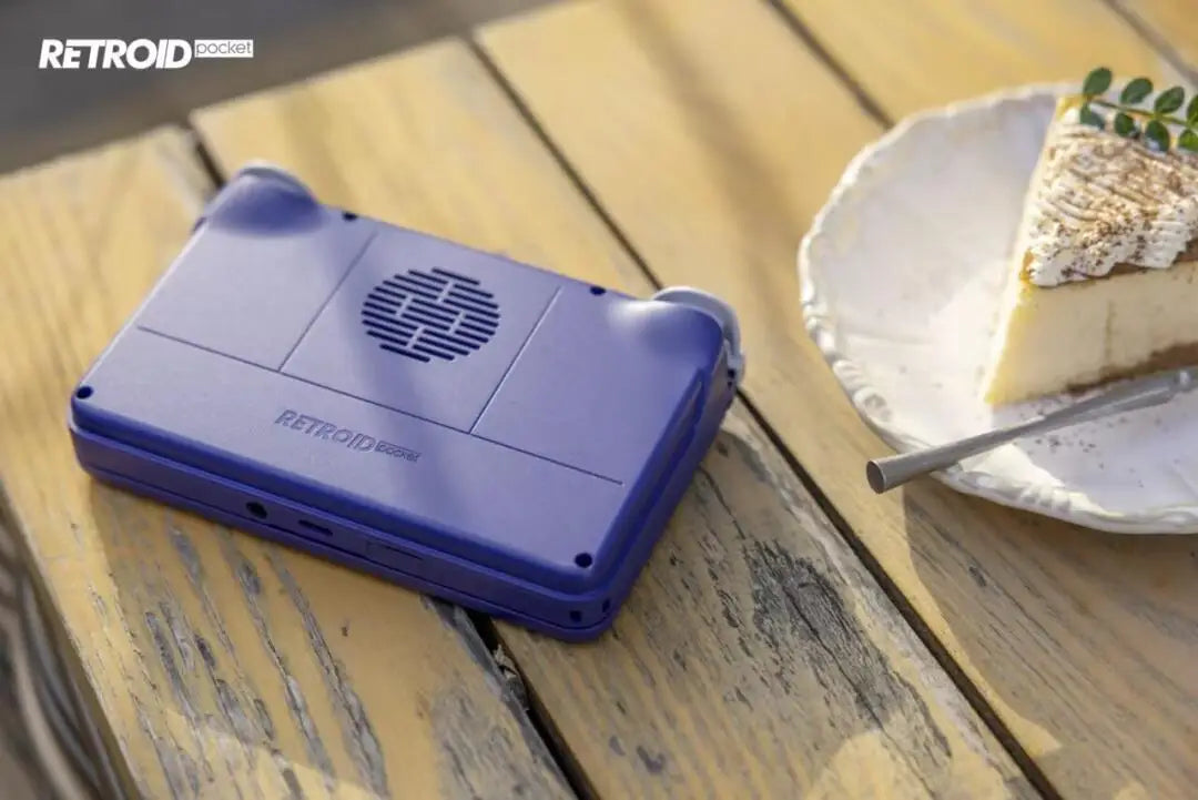 Retroid Pocket Flip2 Retro Handheld Game Console Android13 5.5 Inch AMOLED Touch Screen Video Player Wifi Bluetooth PSP PS2 Gift