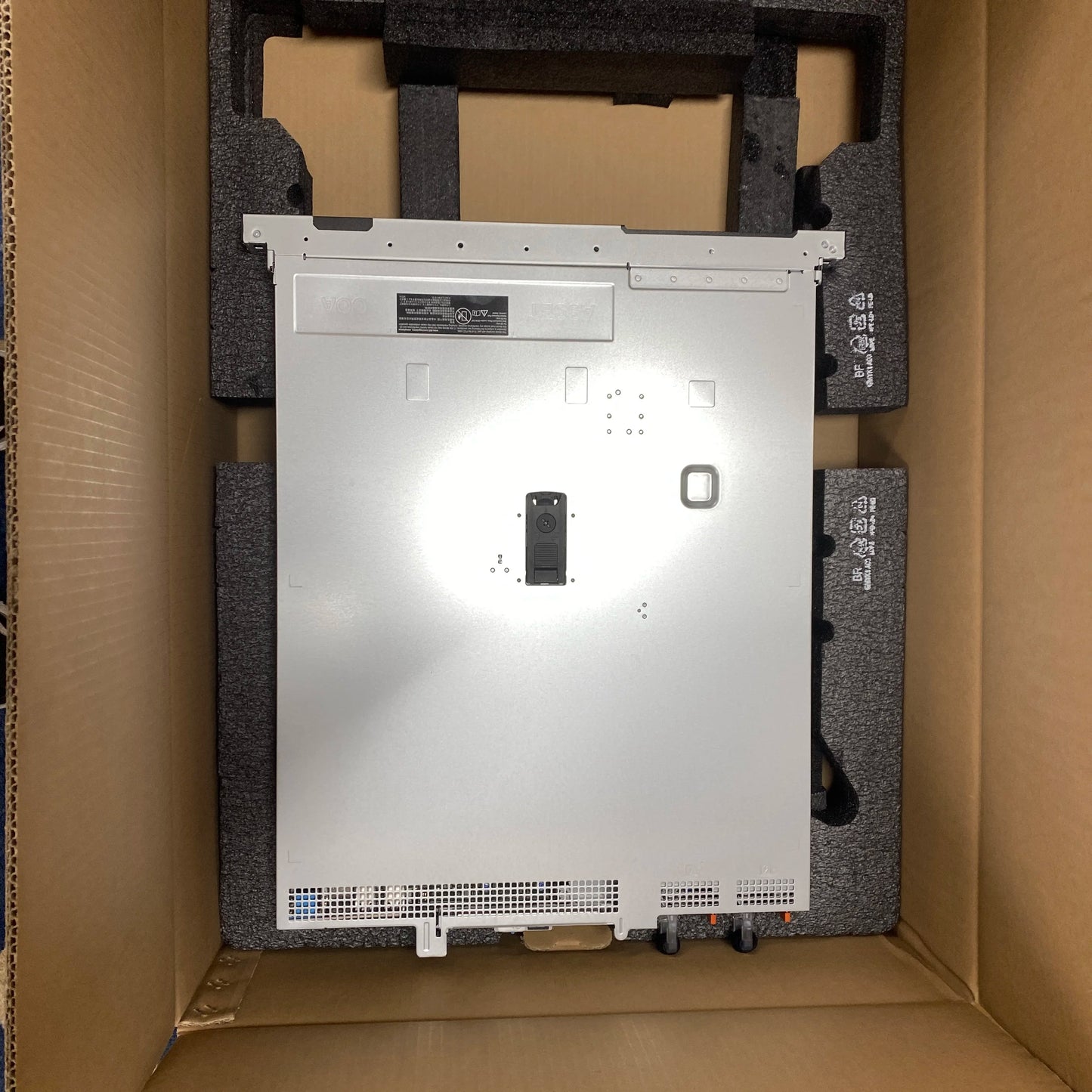 Dells R6525 Dell PowerEdge R6525 1U Rack Server Processor 2.0GHz